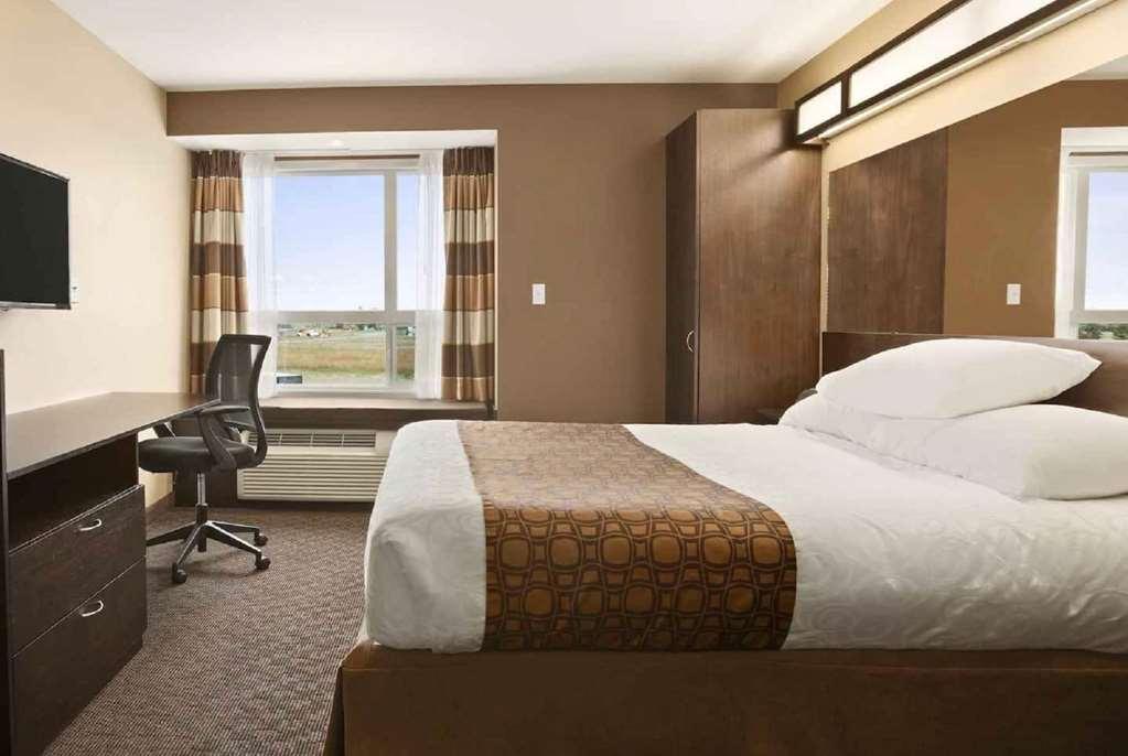 Microtel Inn & Suites By Wyndham Blackfalds Chambre photo